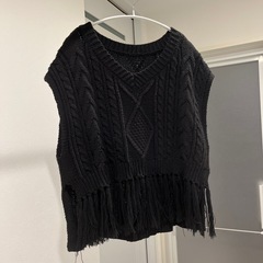 ベスト　黒　ニット