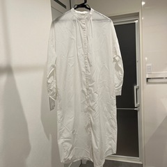白シャツ　ロング　※2パターンのコーディネート例あり