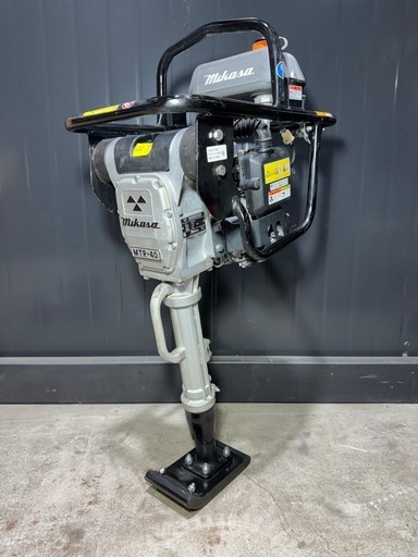 【美品】ランマー MIKASA MTR-40H 狭所用 転圧機 タンピングランマー 側溝用 舗装工事 三笠産業 建設機械 プレート ガソリンエンジン 現場