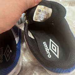 今週の金曜日までのumbro サッカーキッズシューズ 16センチ の画像