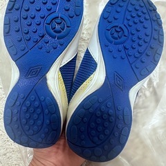 今週の金曜日までのumbro サッカーキッズシューズ 16センチ の画像