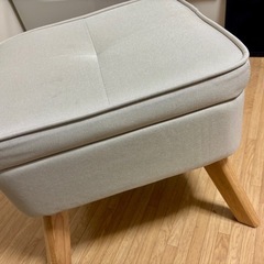 物入れ付きスツールイスの画像