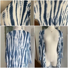 🌸500円商品✖️3つで1000円❗️ H＆M ストレッチ素材 羽織り 5分袖 柔らか肌触り ブルー総柄 サイズMの画像