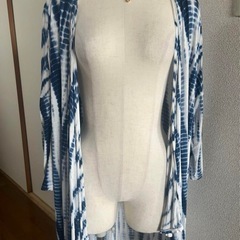 🌸500円商品✖️3つで1000円❗️ H＆M ストレッチ素材 羽織り 5分袖 柔らか肌触り ブルー総柄 サイズMの画像