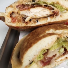 沖縄市です❗️12月28日11時45分に色んな味のチキン食べに行きませんか⁉️ - 友達