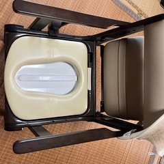 ポータブルトイレ　　
パナソニック　家具調トイレ　楽座 の画像