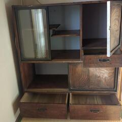 癒やしの古い茶だんすの画像