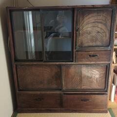 癒やしの古い茶だんすの画像