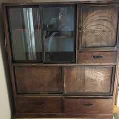 癒やしの古い茶だんすの画像