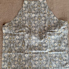新品　花柄エプロン　