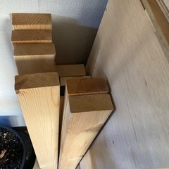 DIYで使用した2×4木材10本 (ホームセンター購入品)