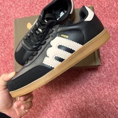 moz モズ　フラットスニーカー　24.0レディース 未使用、美品の画像