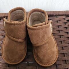 美品！フタフタ　ムートンブーツ　子供冬靴　サイズ14の画像