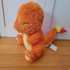 ヒトカゲ特大サイズぬいぐるみタグ付き　ポケモンの画像