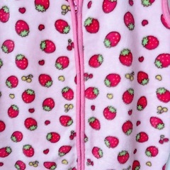 【最終価格】🍓イチゴ柄のふわふわスリーパー美品!!の画像