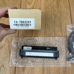 ❐型番：FA-TBS32XY PLC用コネクタ／端子台変換ユニット/FA-CBL20FMV PLC対応ケーブル（PLC⇔端子台間接続用）Y の画像