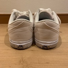 NIKE  ナイキ　スニーカー　うすピンクの画像