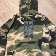 adidasパーカー