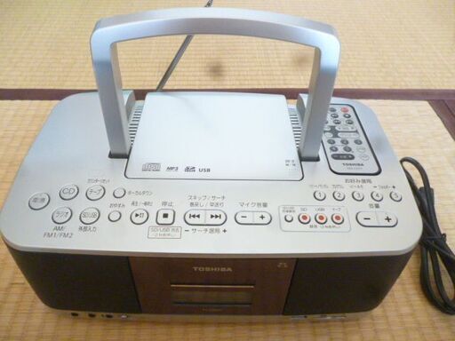 東芝　CDが聞けないCDラジカセ