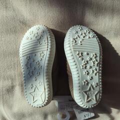 【新品未使用　値札付き】子ども靴　13センチ　カーキ　ベビーシューズ　キッズシューズの画像