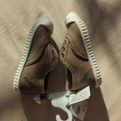 【新品未使用　値札付き】子ども靴　13センチ　カーキ　ベビーシューズ　キッズシューズの画像