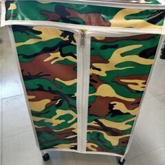 カバー付き収納棚