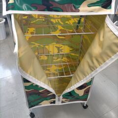 カバー付き収納棚の画像