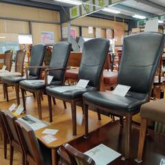 【愛品倶楽部柏店】karimoku (カリモク) 肘付本革ダイニングチェア CT7820 K353 人間工学に基づいて座り心地を研究の画像