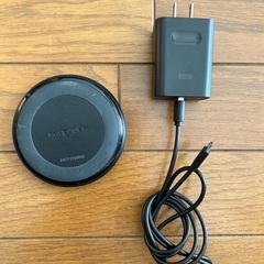 スマホ置き型充電器の画像
