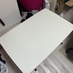 高さ調節可能な机、デスク