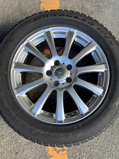 235\60R18pcd 114.3