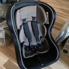 西松屋　チャイルドシート　2.5kg〜18kg
