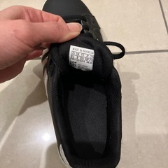 adidas22センチスニーカーの画像