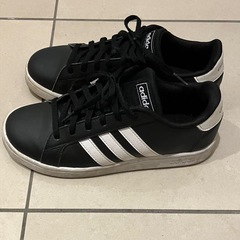 adidas22センチスニーカーの画像