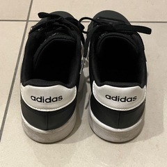adidas22センチスニーカーの画像