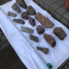 庭石　盆栽　ガーデニング　瓦チップ値引き　赤系、緑系の石あり