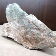鑑賞石 天然石 北海道産 日高翡翠 重量 約1857g オブジェ インテリア ヒスイ 苫小牧西店の画像