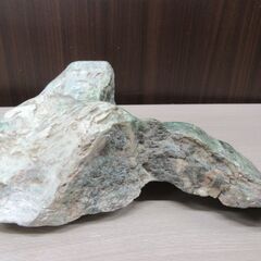 鑑賞石 天然石 北海道産 日高翡翠 重量 約1857g オブジェ インテリア ヒスイ 苫小牧西店の画像