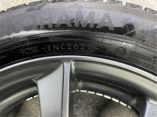 YOKOHAMA ice GUARDスタッドレスタイヤ　ホイール付き　バリ山　アクアNHP10