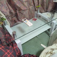 ガラスのテーブルの画像