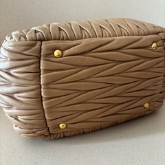 miumiu マテラッセ ショルダーバッグ ピンクレザー ショッパー付きの画像