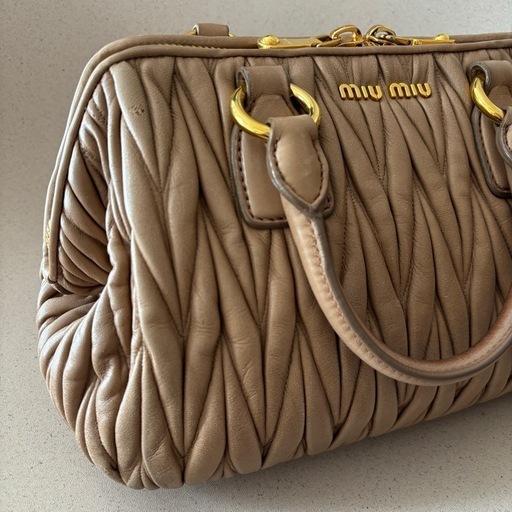 miumiu マテラッセ ショルダーバッグ ピンクレザー ショッパー付き