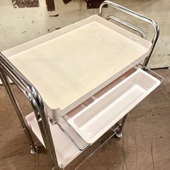 【武蔵小山店】  医療ワゴン レトロ キッチンワゴン エステワゴン インダストリアル アイボリー 隙間収納 キャスター 付き　2段 引き出し付きの画像