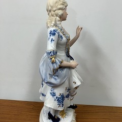 ☆値下げ☆O2412-748 陶器人形 貴婦人 汚れあり 高さ約34cmの画像