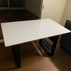 ニトリ  伸長式テーブルの画像