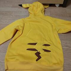 ピカチュウパーカー150サイズの画像