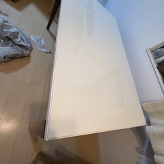 ダイニングテーブル　と椅子4本セット