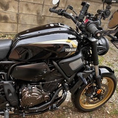 落札費用のみ ヤマハ XSR700 新古車 無転倒 低走行　グリップヒーター エンジンガード usb バーエンドミラー etc2.0 フル装備の画像