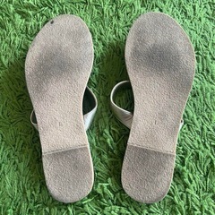 ユナイテッドアローズ　ビジュー　レザーフラットサンダル　L ゴールドの画像