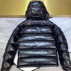 MONCLERダウンジャケットの画像